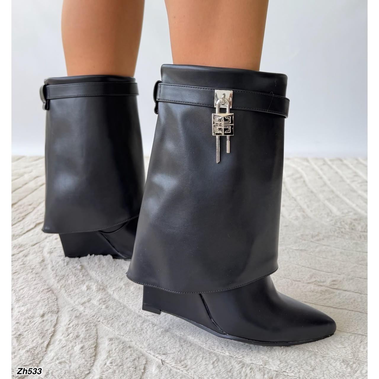 Botin negro doblez detalle plateado tacon corrido 9cm HX2697-C1808